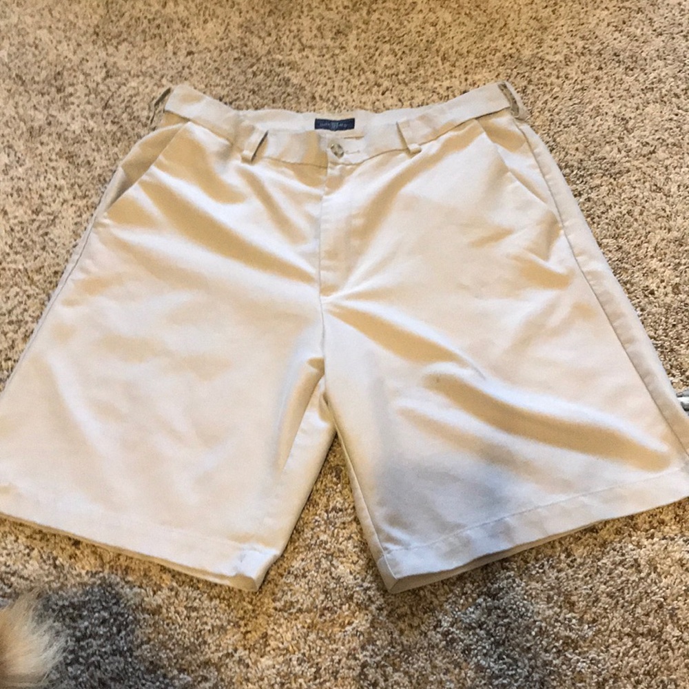 Men’s golf shorts
